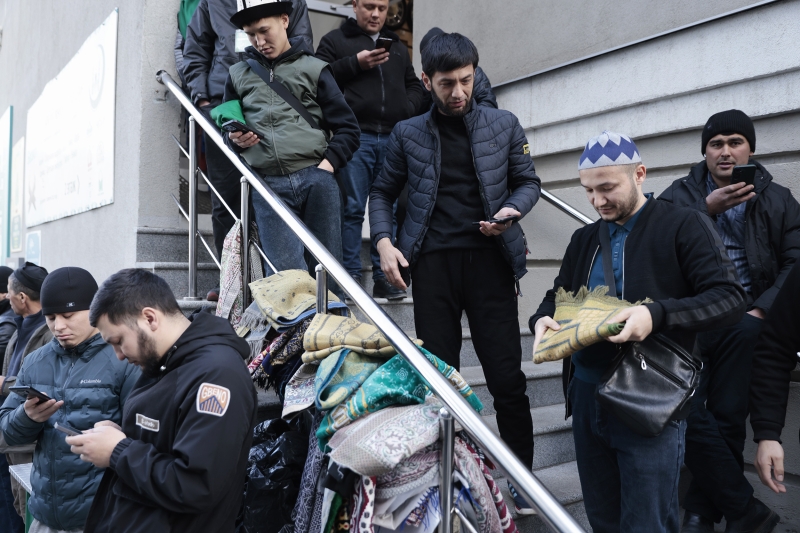 Как мусульмане отмечают Ураза-байрам в Москве. Фоторепортаж