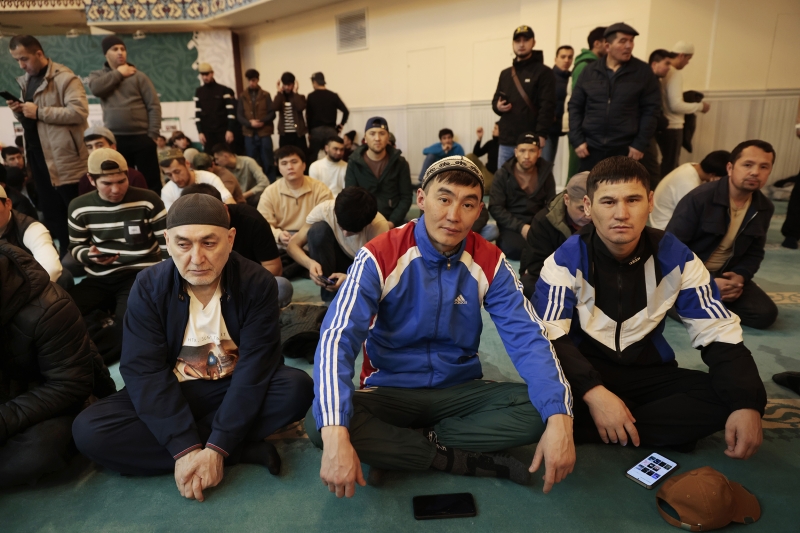 Как мусульмане отмечают Ураза-байрам в Москве. Фоторепортаж