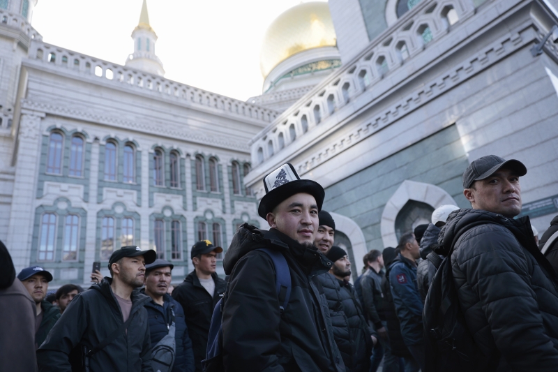 Как мусульмане отмечают Ураза-байрам в Москве. Фоторепортаж
