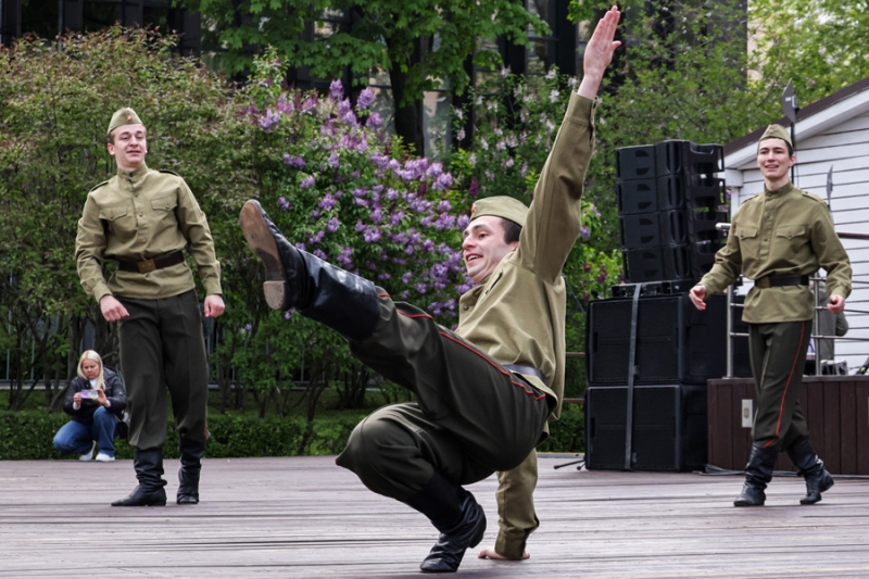 Как отпраздновали День Победы в городах России и мира. Фотогалерея