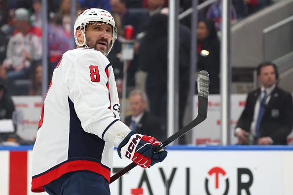 Как Овечкин побил рекорд Гретцки. Фоторепортаж