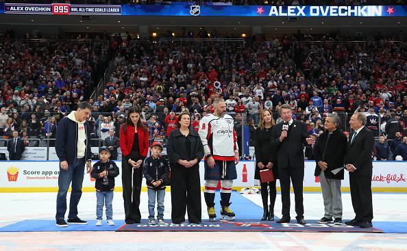 Как Овечкин побил рекорд Гретцки. Фоторепортаж