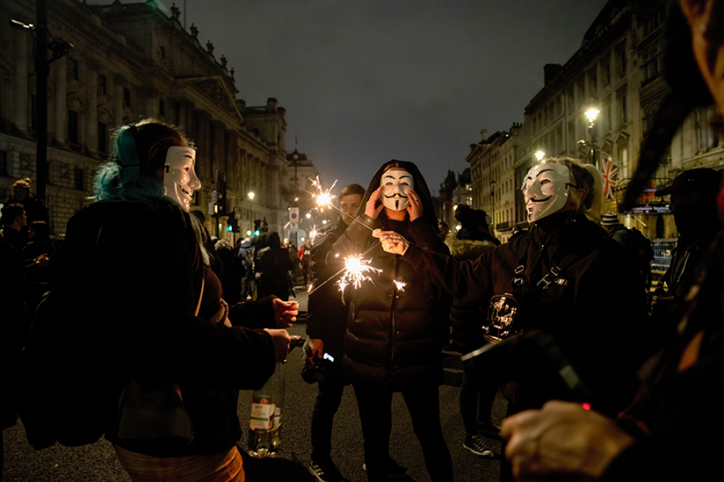 Как прошел Марш миллиона масок в Лондоне. Фоторепортаж