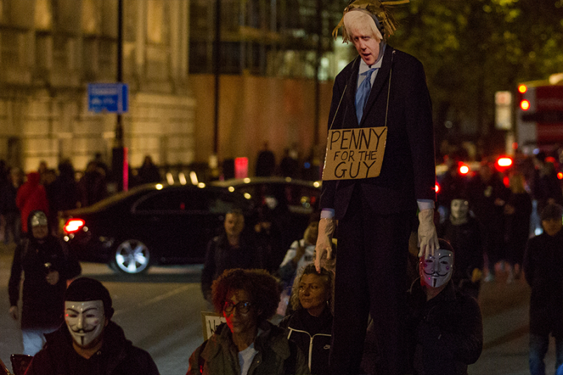Как прошел Марш миллиона масок в Лондоне. Фоторепортаж