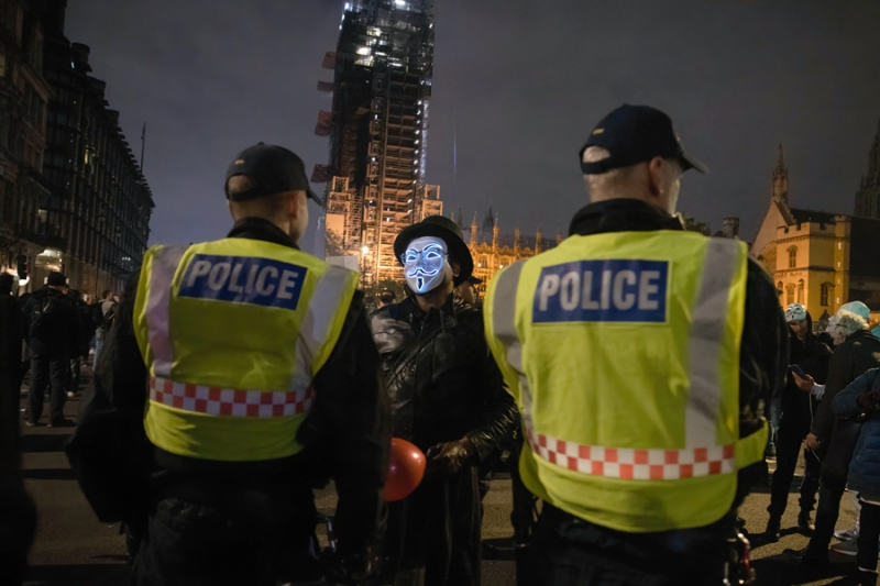 Как прошел Марш миллиона масок в Лондоне. Фоторепортаж