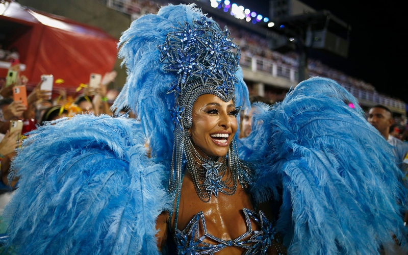 Как прошел первый с начала пандемии карнавал в Рио. Фоторепортаж