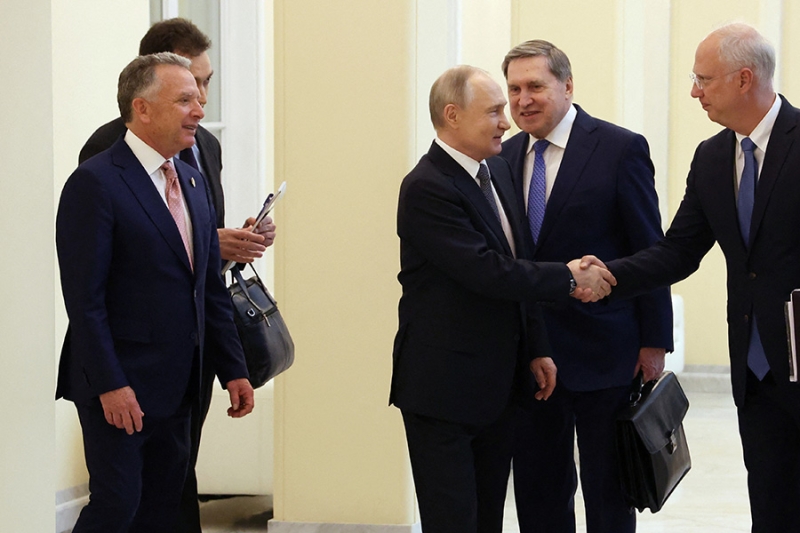 Как прошли «библиотечные» переговоры Путина с посланником Трампа