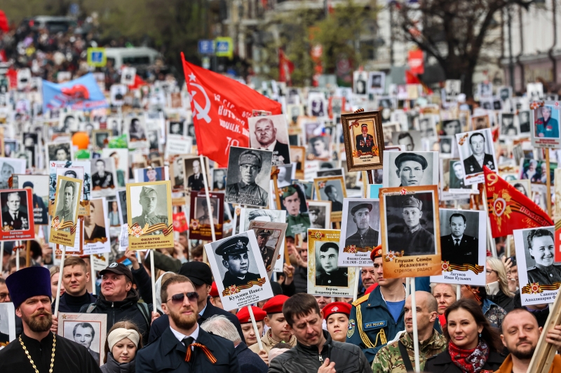 Как прошли Парады Победы и акции «Бессмертный полк»в России