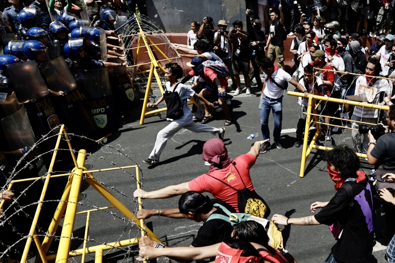 Как прошли первомайские протесты по всему миру. Фотогалерея