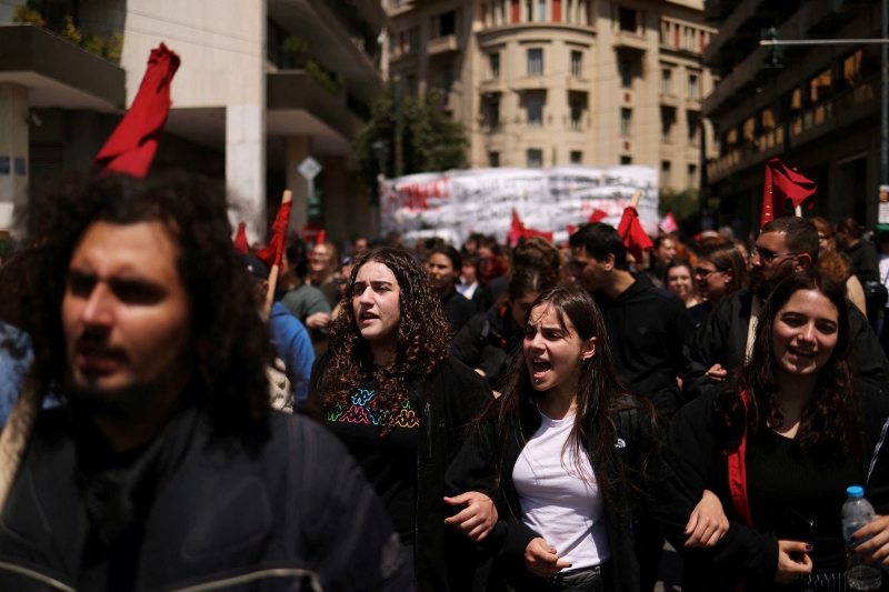 Как прошли первомайские протесты по всему миру. Фотогалерея