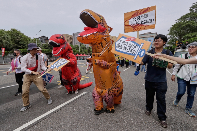 Как прошли первомайские протесты по всему миру. Фотогалерея