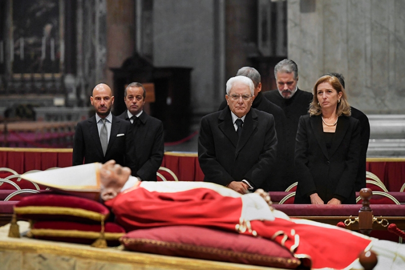 Как в Ватикане прощаются с Бенедиктом XVI. Фоторепортаж