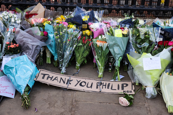 Как Великобритания скорбит по принцу Филиппу. Фоторепортаж