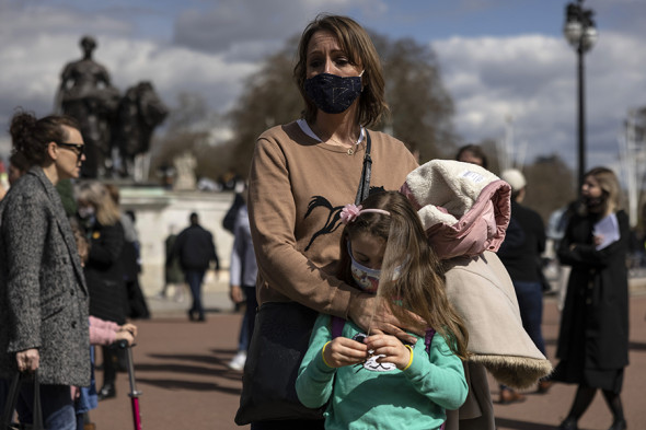 Как Великобритания скорбит по принцу Филиппу. Фоторепортаж
