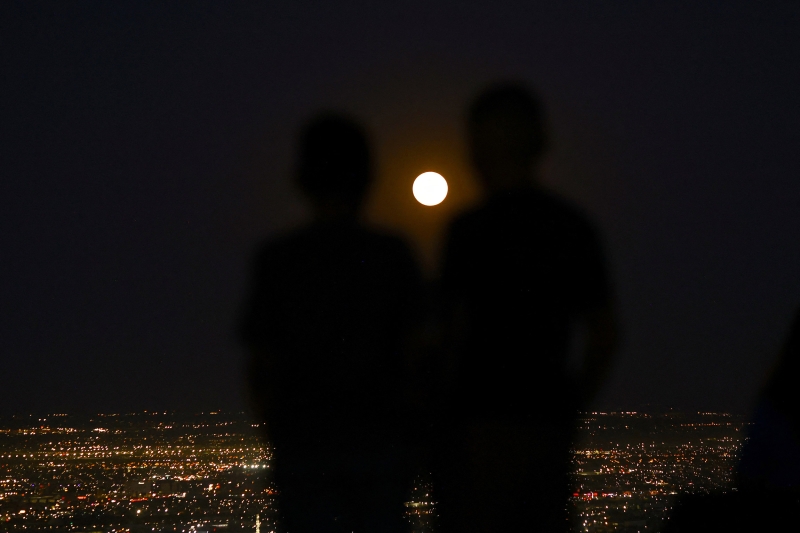 Как выглядела &laquo;Голубая Луна&raquo;. Фоторепортаж