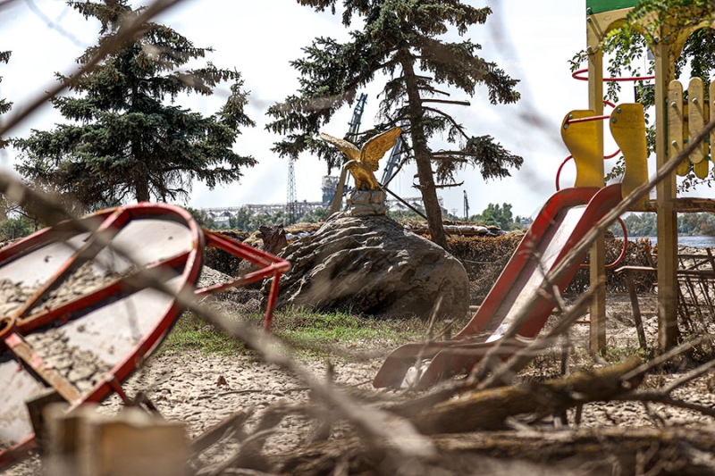 Как выглядит обмелевший Днепр спустя месяц после обрушения Каховской