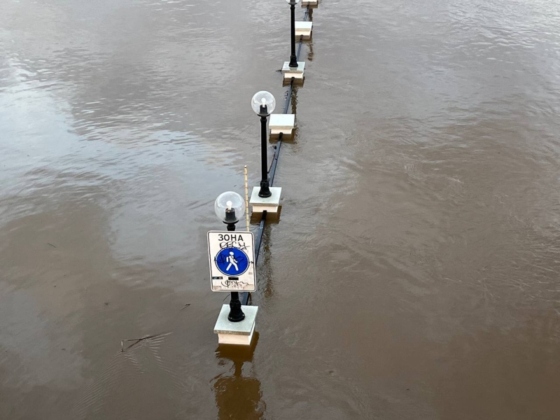 Какие авиакомпании приостановили полеты в некоторые города России