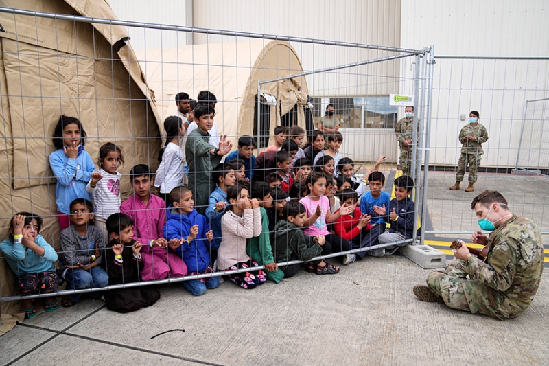 Какие страны эвакуируют людей из Афганистана. Фоторепортаж