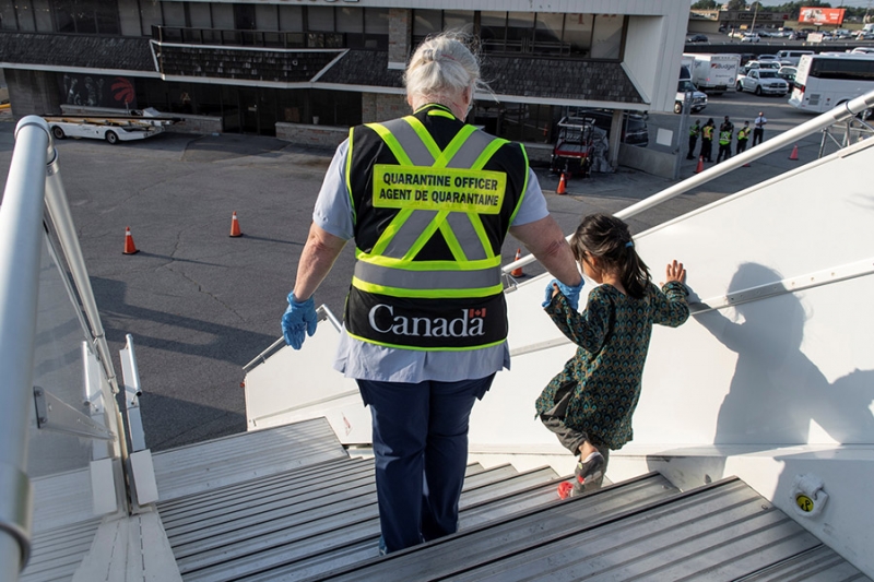 Какие страны эвакуируют людей из Афганистана. Фоторепортаж