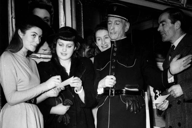 Какой была Анук Эме, сыгравшая легенду о женщине. Фотогалерея