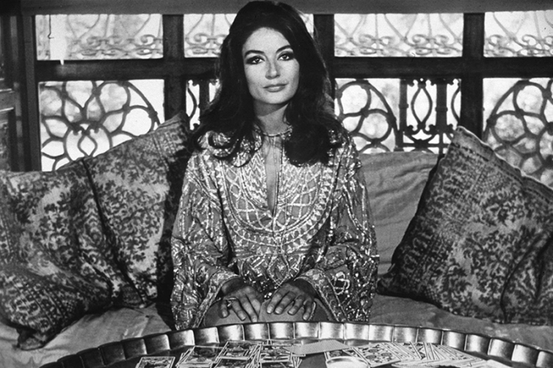 Какой была Анук Эме, сыгравшая легенду о женщине. Фотогалерея