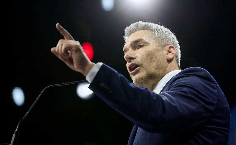 Канцлер Австрии назвал неактуальным вопрос о членстве страны в НАТО