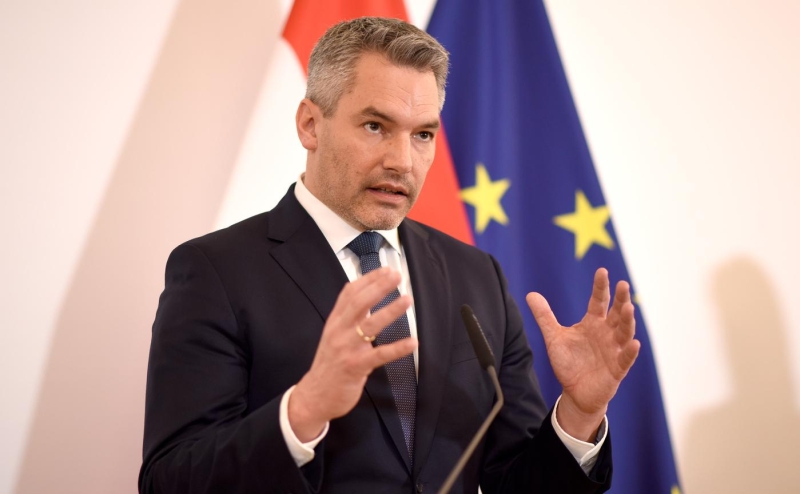 Канцлер Австрии назвал покупку газа у России неприятной, но