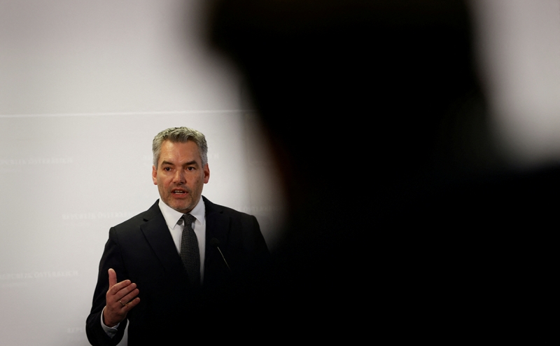 Канцлер Австрии заявил о «жестком и открытом разговоре» с Путиным