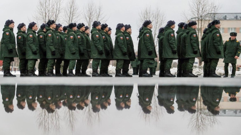 Картаполов отверг идею «прогонять» всю молодежь через военные сборы