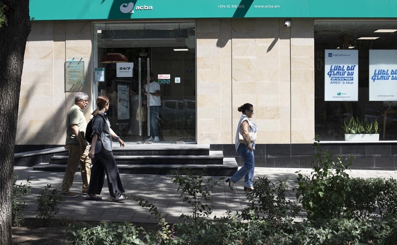 Карты &laquo;Мир&raquo; перестали работать в большинстве банков Армении