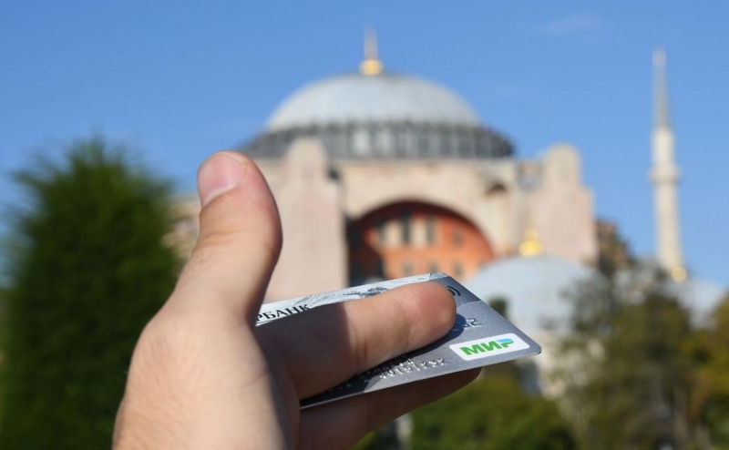 Карты &laquo;Мир&raquo; впервые заняли более половины платежного рынка России