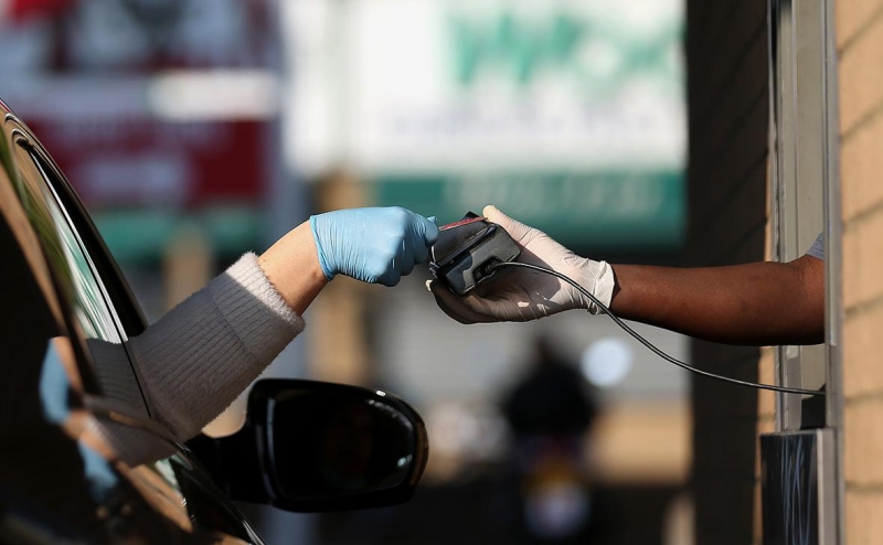 Карты &laquo;Мир&raquo; впервые заняли более половины платежного рынка России