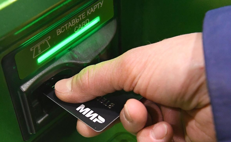 Карты &laquo;Мир&raquo; впервые заняли более половины платежного рынка России