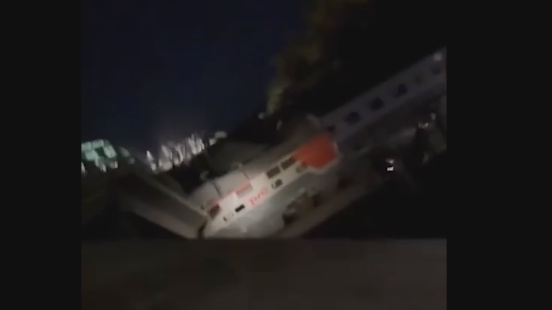 Катастрофа поезда в Брянской области. Главное