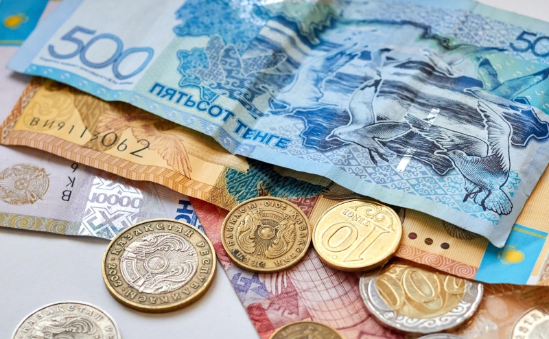 Казахские банки замедлили обработку переводов из России из-за санкций