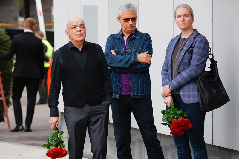 «Каждый считал КВН своим»: как прошла церемония прощания с Масляковым