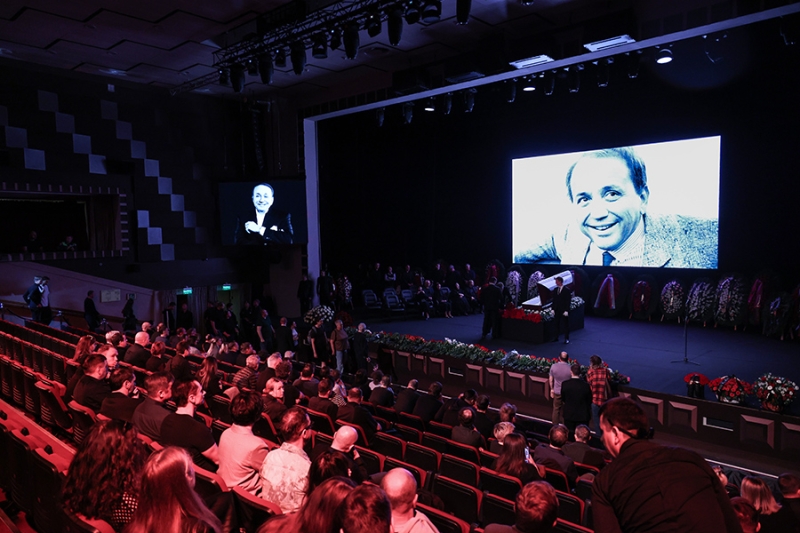 «Каждый считал КВН своим»: как прошла церемония прощания с Масляковым