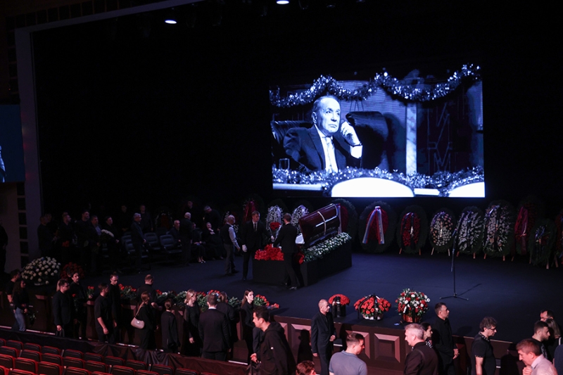 «Каждый считал КВН своим»: как прошла церемония прощания с Масляковым