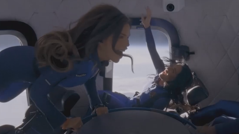 Кэти Перри и невеста Безоса в невесомости. Видео из космического