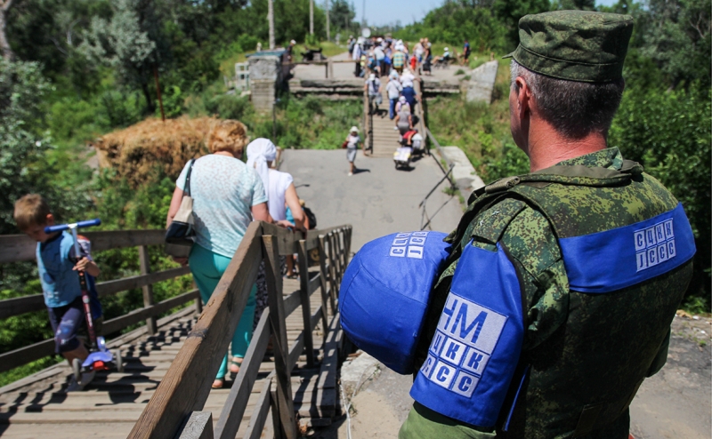 Киев потребовал пересмотра Минских соглашений из-за российких паспорто