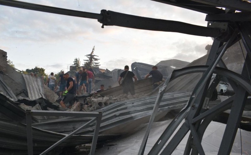 Киев сообщил о погибших после попадания ракеты в пиццерию в