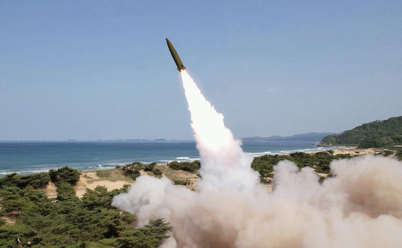 Ким Чен Ын передал погранвойскам 250 установок для новых ракет