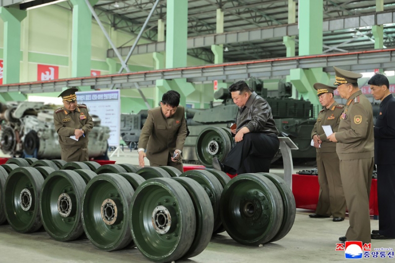 Ким Чен Ын увидел танки и напомнил о &laquo;второй бронетанковой революции&raquo;