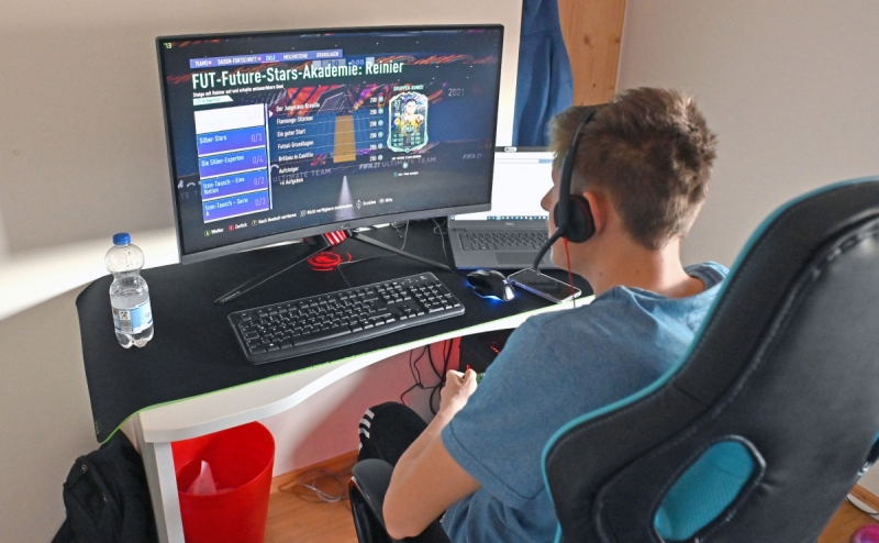 Кириенко призвал адекватнее относиться к увлечению компьютерными играм