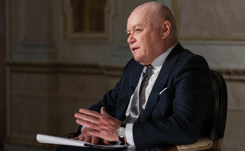 Киселев заявил WSJ о проклятиях со стороны Запада из-за «сердец геев»