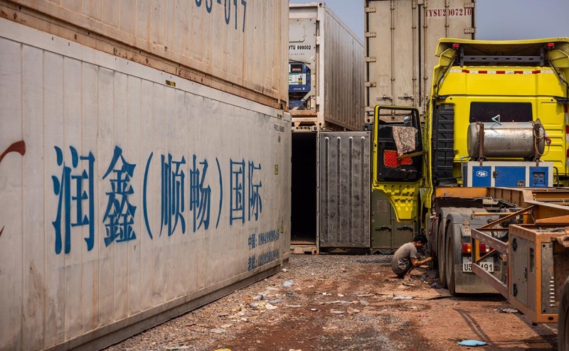 Китайский экспорт в Россию снизился второй месяц подряд