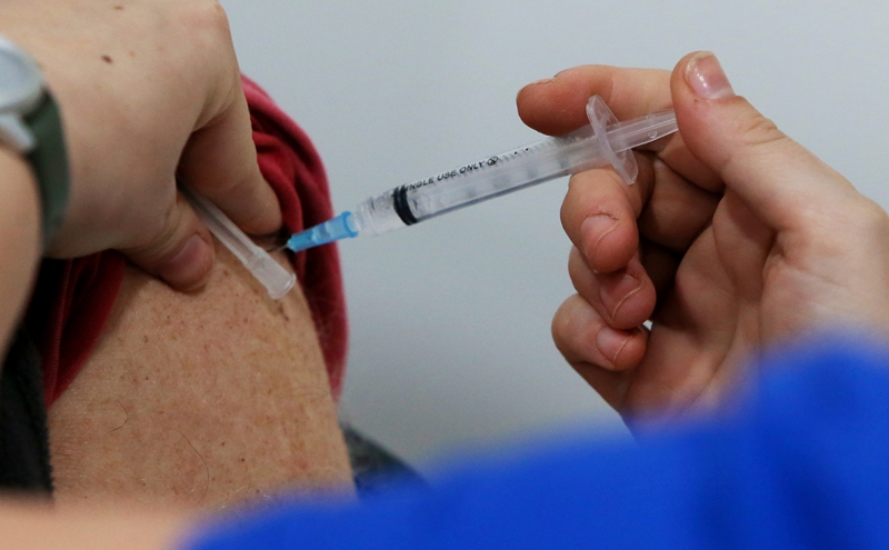 Когда нужно ревакцинироваться и какой вакциной? Главные вопросы