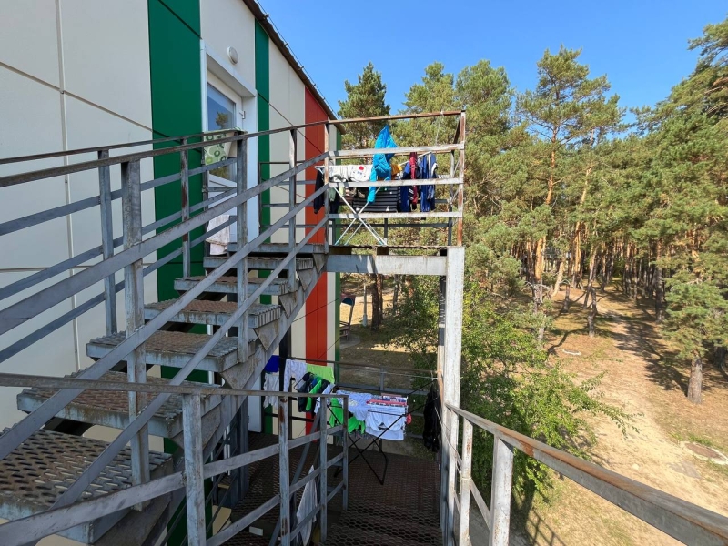 «Когда салют был — убежала»: как живут эвакуированные из Курской