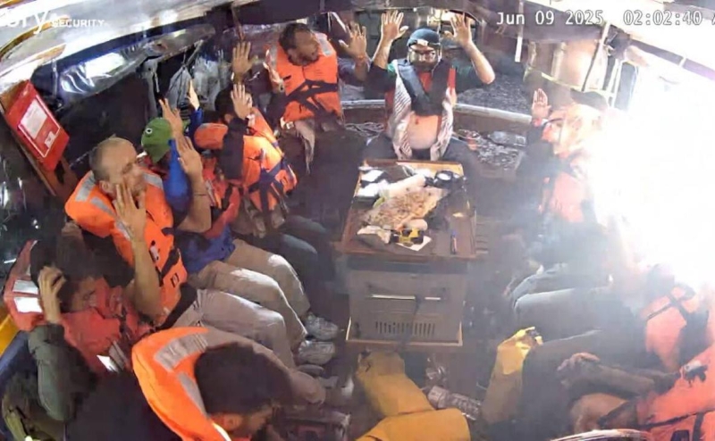 Команда судна с Гретой Тунберг заявила о высадке израильских сил на