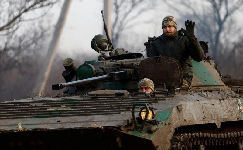 Командующий Сухопутными войсками ВСУ сообщил о контратаках в Бахмуте